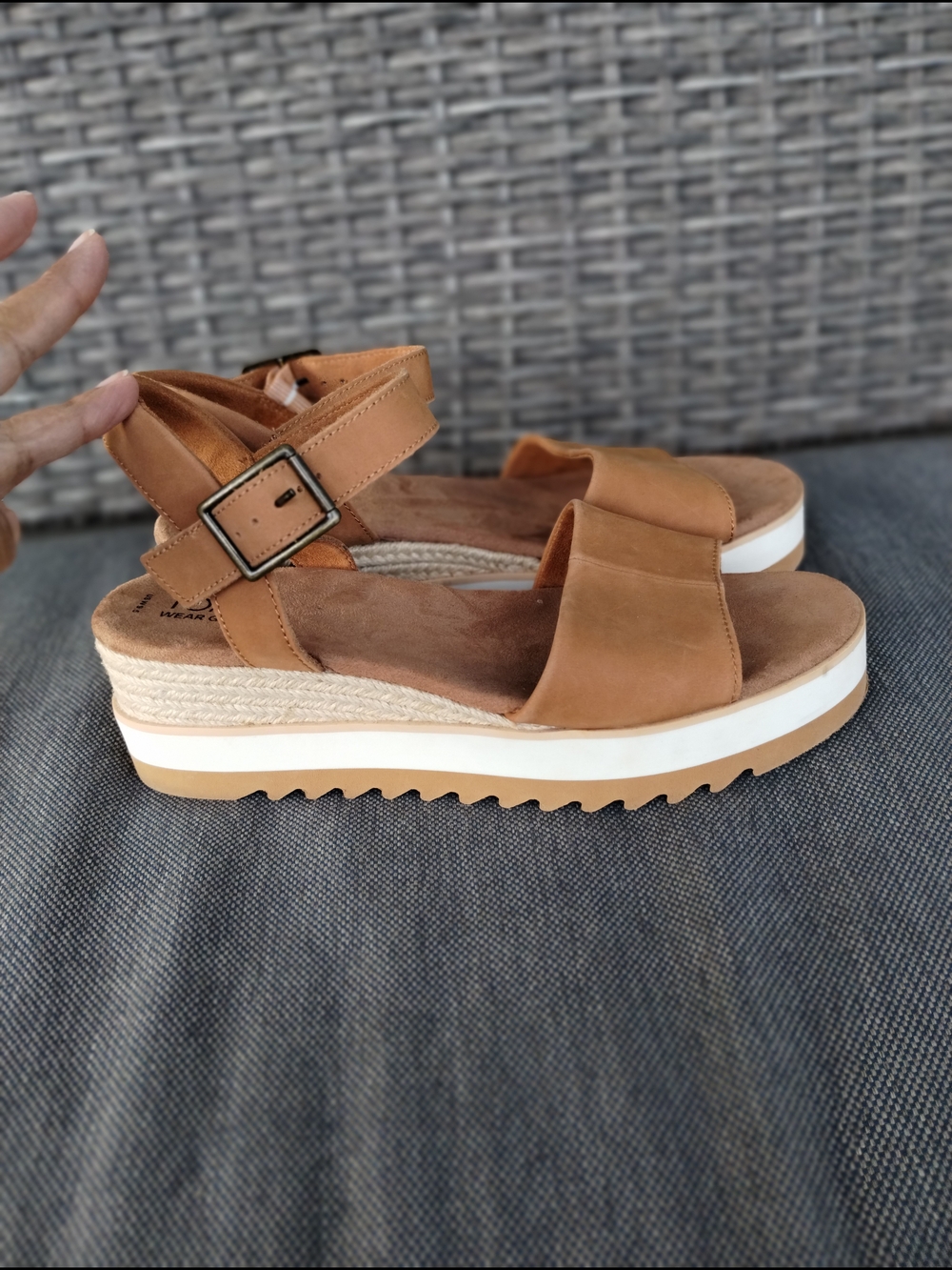 TOMS Platform Espadrille Sandals Tan Leather Women's 9.5 Ankle Strap - Picture 3 of 8